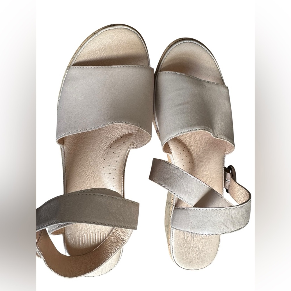 Ono woman’s leather sandal size 9